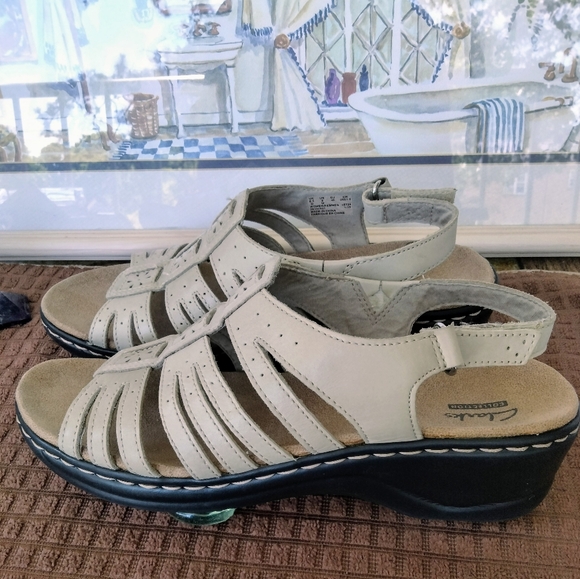 Clark's Collection "Lexi Fiddle Q" Bone Leather Sandals. Size 9M. Excellent Cond - Picture 4 of 10